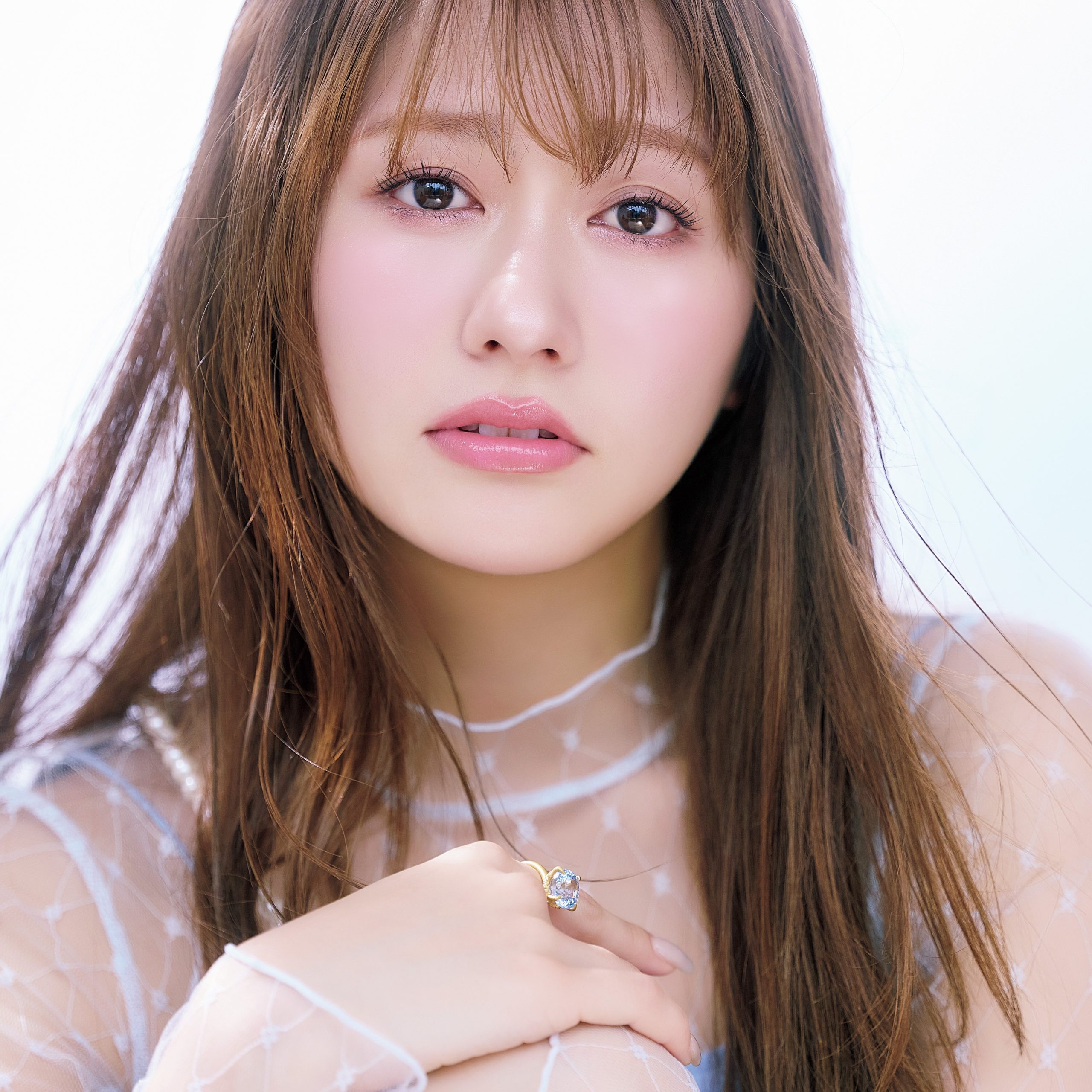 モデル :　佐々木彩夏