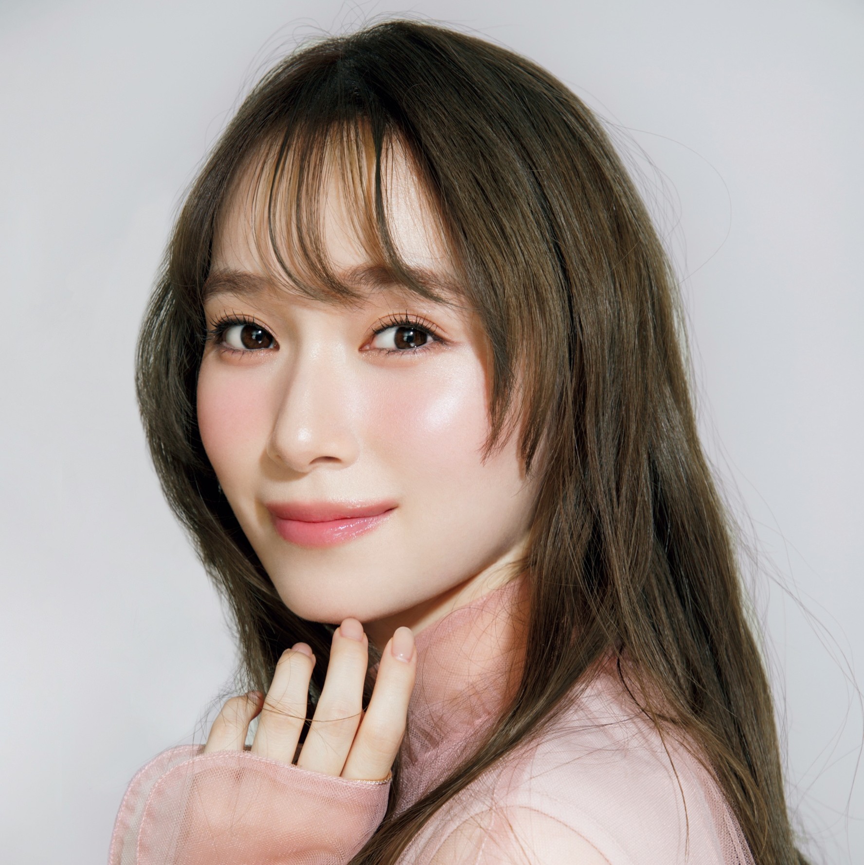 モデル : 守屋麗奈