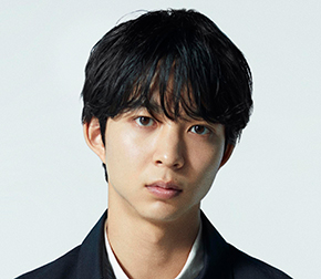 モデル : 鈴木仁