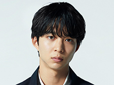 モデル : 鈴木仁