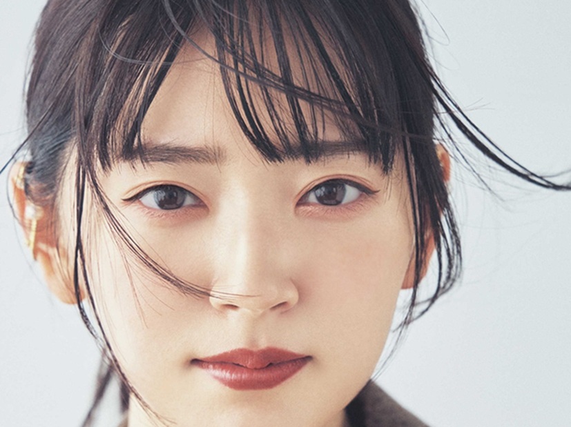 モデル：鈴木愛理